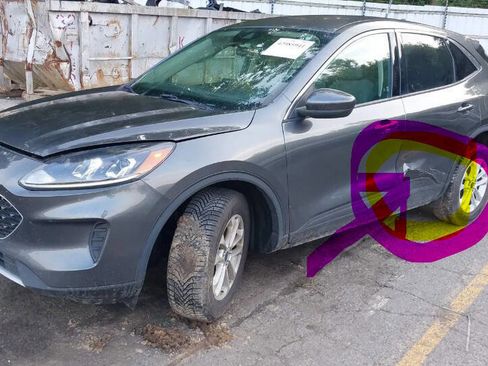 Used 2020 Ford Escape SE image 48