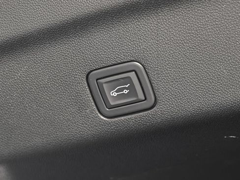 Used 2024 Chevrolet Tahoe LT AWD/4WD image 46