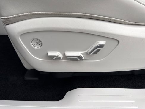 Used 2026 Hyundai Ioniq 9 Limited image 43