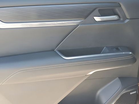 Used 2025 GMC Acadia Elevation image 43