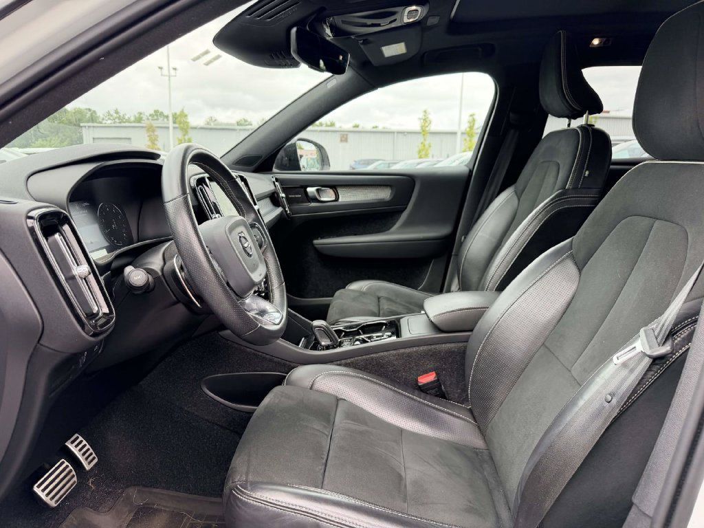 Used 2020 Volvo XC40 T5 R-Design w/ Protection Package Premier AWD/4WD image 5