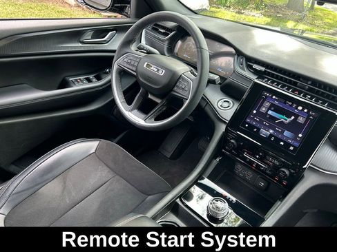 Certified 2023 Jeep Grand Cherokee L Laredo image 11