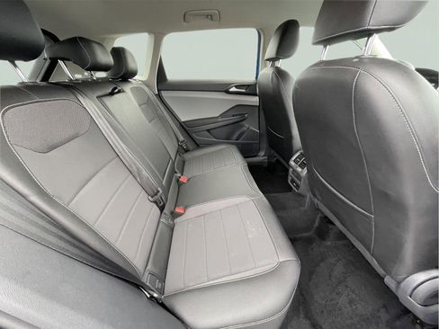 Used 2023 Volkswagen Taos SE w/ Black Wheel Package image 18