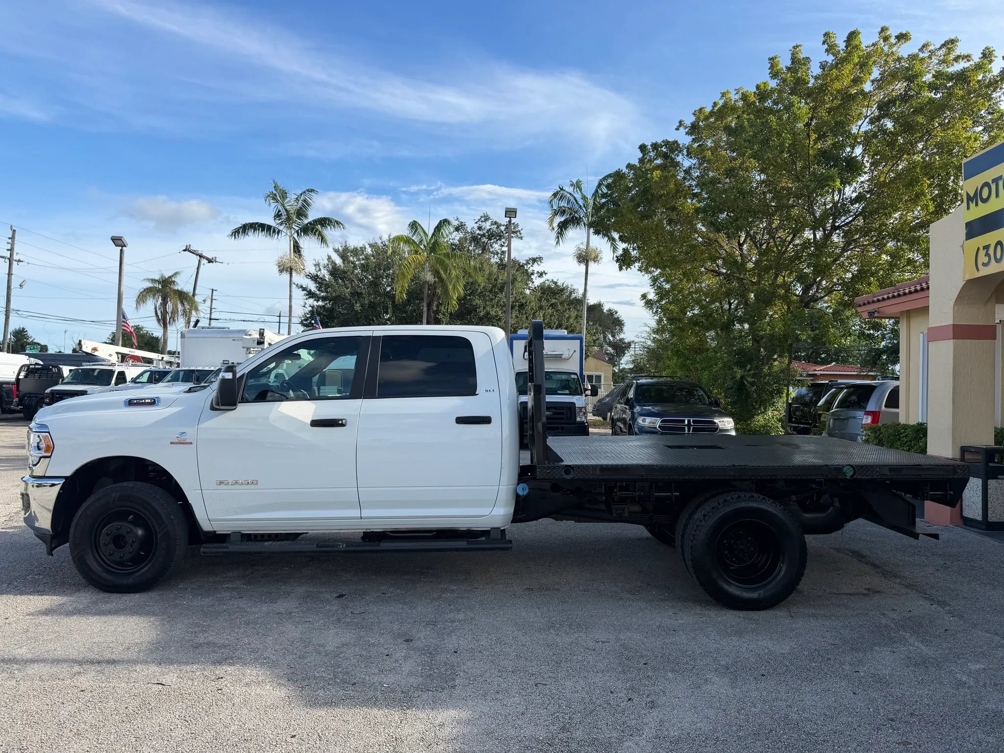 Used 2024 RAM 3500 4x4 Crew Cab SLT DRW w/ Quick Order Package 2YG SLT image 3