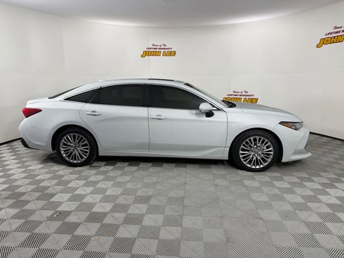 Used 2022 Toyota Avalon Limited image 6