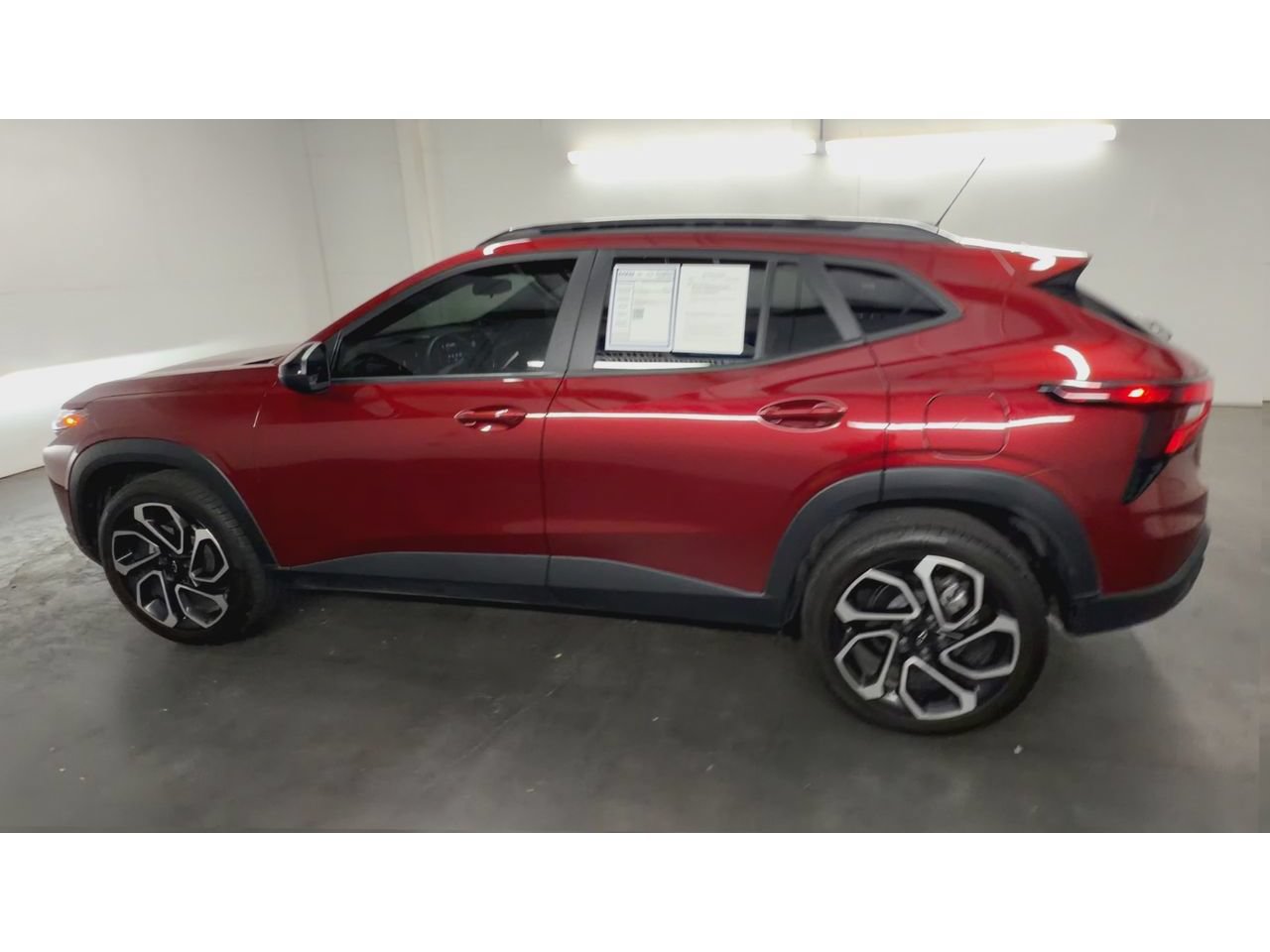 Certified 2025 Chevrolet Trax RS w/ Sunroof Package FWD image 6