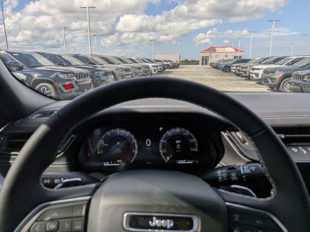 New 2027 Jeep Grand Cherokee Altitude AWD/4WD image 32