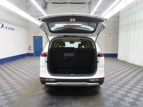 Used 2022 Kia Carnival LX FWD image 33