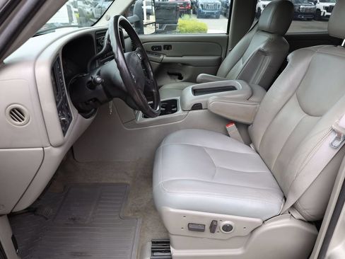 Used 2006 GMC Sierra 2500 SLT w/ Heavy-Duty Power Package AWD/4WD image 11