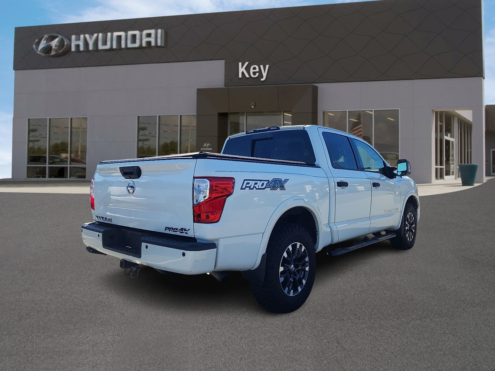 Used 2019 Nissan Titan PRO-4X w/ Pro-4x Convenience Package AWD/4WD image 3