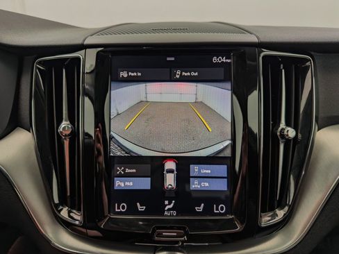 Used 2019 Volvo XC60 T5 Momentum w/ Multimedia Package AWD/4WD image 38