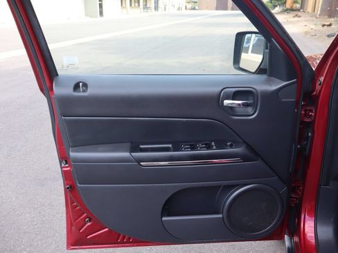 Used 2015 Jeep Patriot Limited w/ Sun/Sound Group FWD image 23