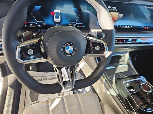 Certified 2025 BMW 740i image 17