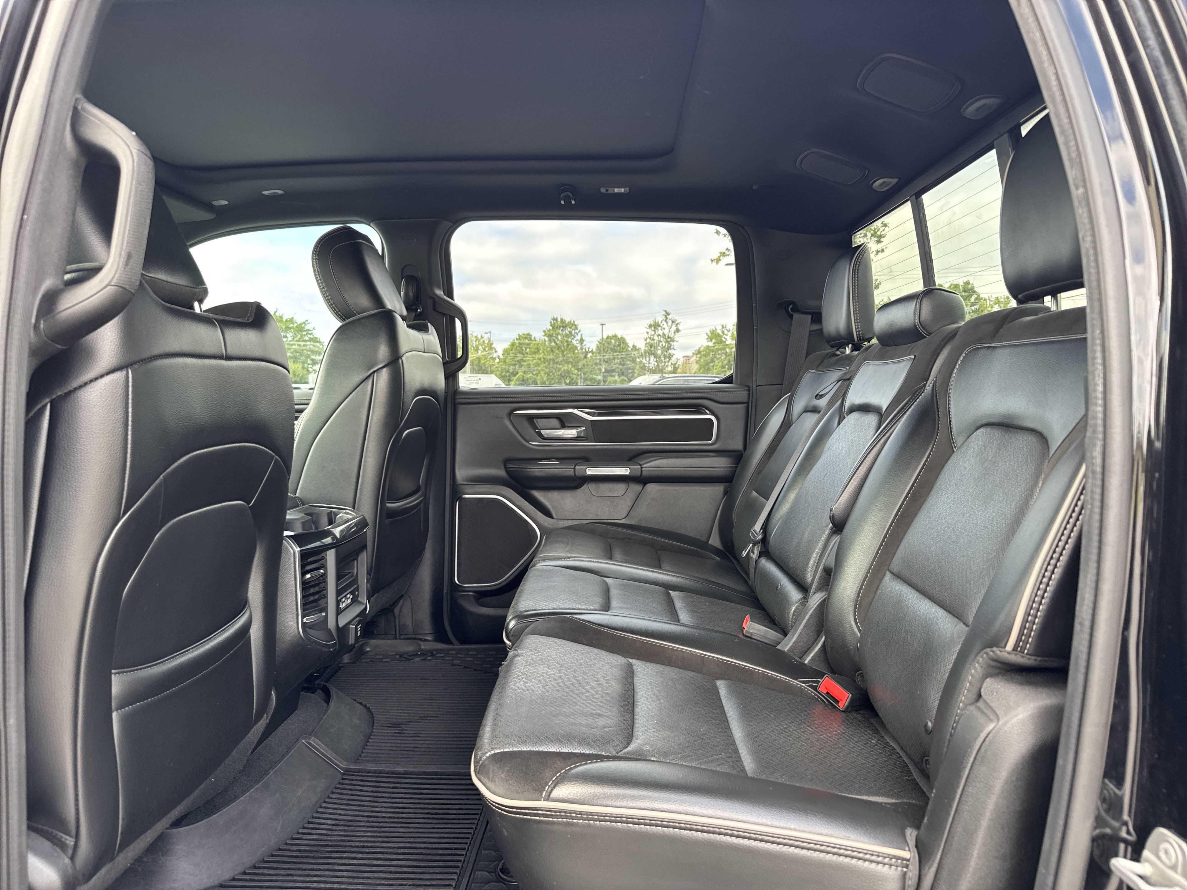 Used 2019 RAM 1500 Laramie AWD/4WD image 33