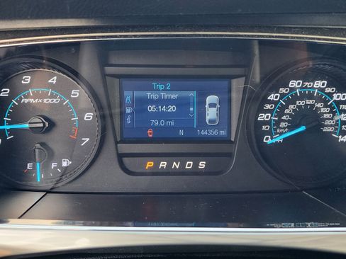 Used 2015 Ford Taurus SEL image 12