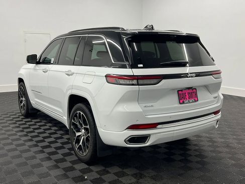 Used 2025 Jeep Grand Cherokee Summit image 3