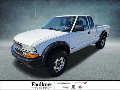 Used 2003 Chevrolet S10 Pickup LS w/ LS Preferred Equipment Group AWD/4WD image 1