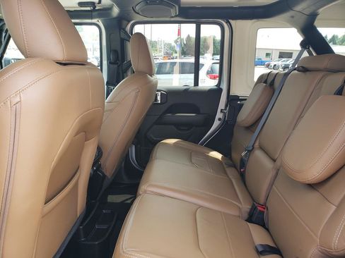 Used 2023 Jeep Wrangler Unlimited Sahara w/ Cold Weather Group AWD/4WD image 14