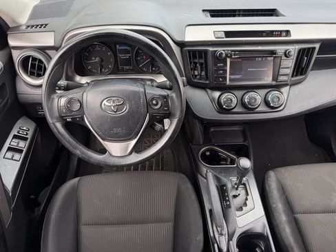 Used 2018 Toyota RAV4 LE FWD image 12