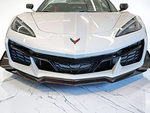Used 2023 Chevrolet Corvette Z06 w/ Z07 Performance Package RWD image 5
