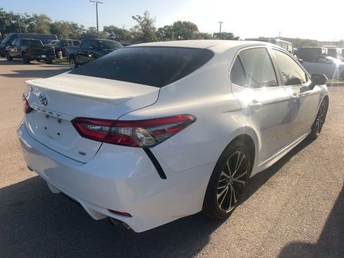 Used 2018 Toyota Camry SE image 4
