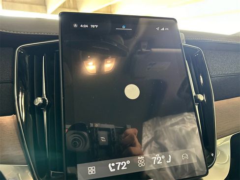 New 2026 Volvo XC90 B6 Plus w/ Protection Package Premier image 16