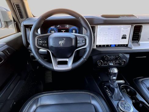 Used 2025 Ford Bronco Outer Banks AWD/4WD image 8