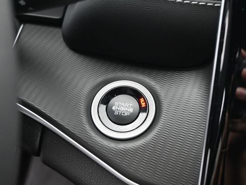 New 2025 Jeep Grand Cherokee Laredo image 7