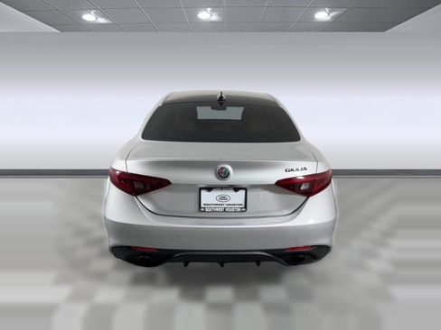 Used 2019 Alfa Romeo Giulia w/ Quick Order Package 22K Sport RWD image 10
