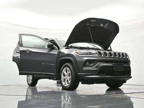 Used 2024 Jeep Compass Latitude AWD/4WD image 48