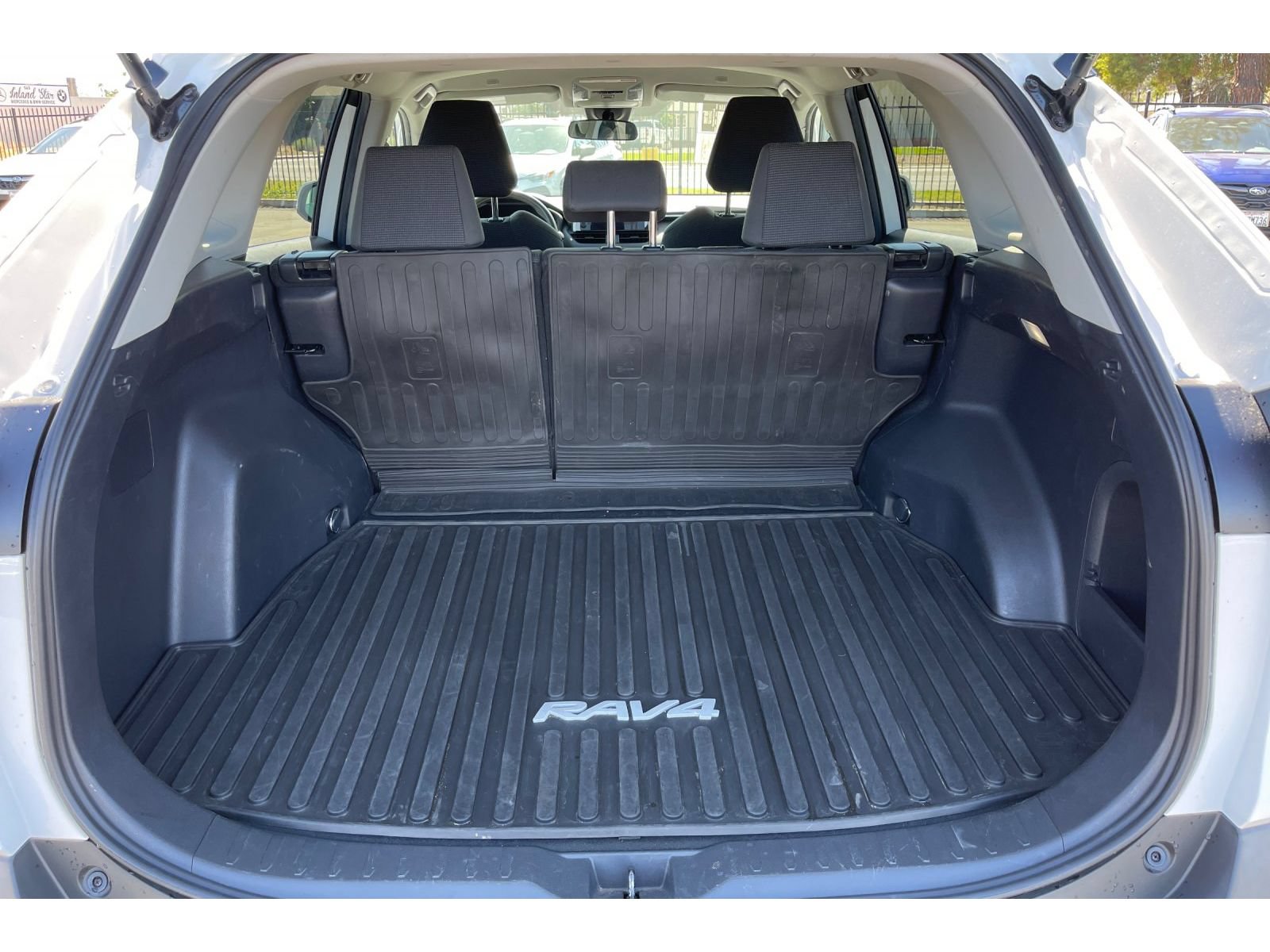 Used 2023 Toyota RAV4 LE AWD/4WD image 18