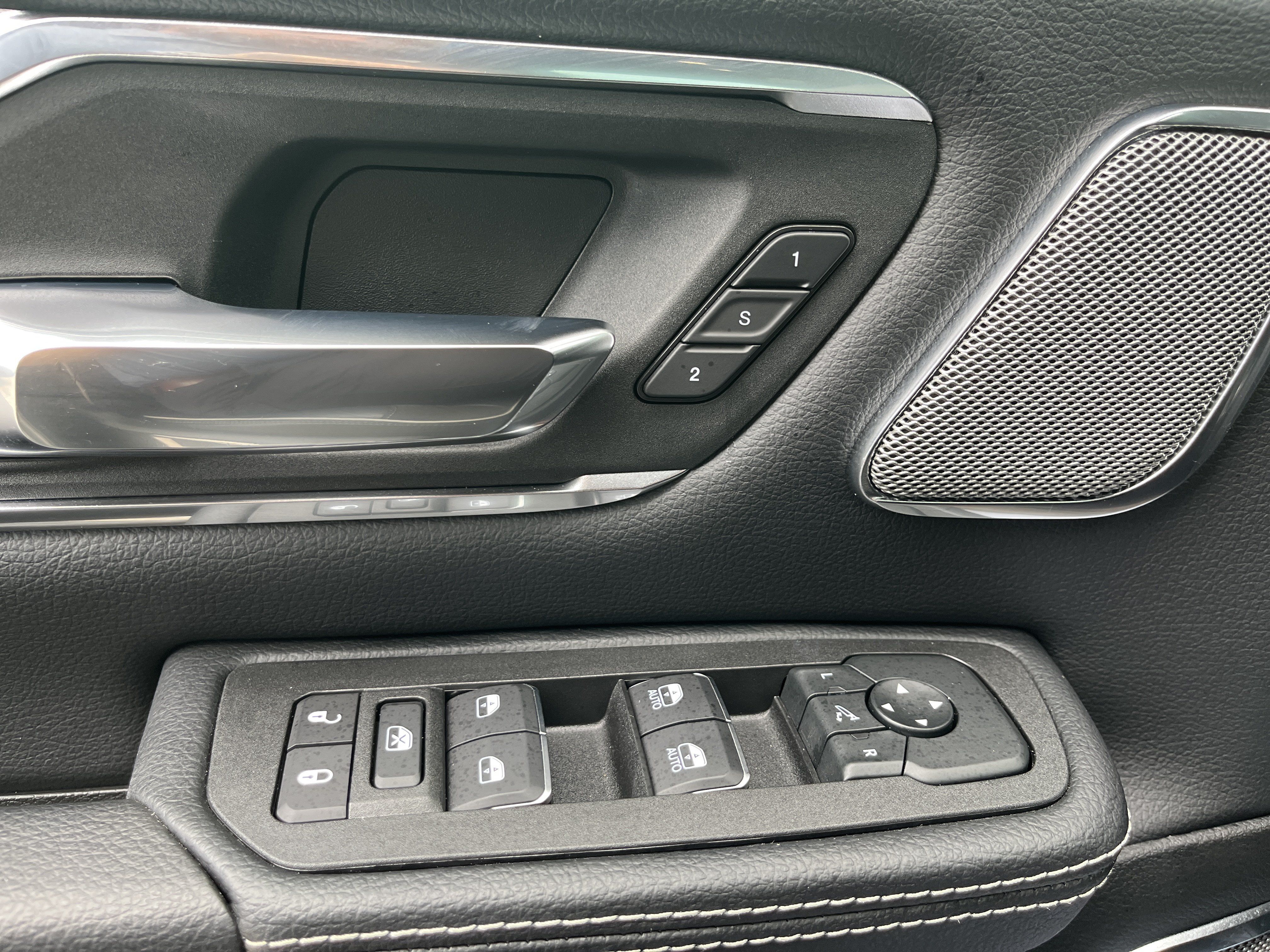 Used 2026 RAM 1500 Laramie w/ Night Edition AWD/4WD image 3