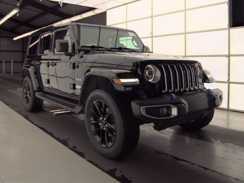 Used 2022 Jeep Wrangler Unlimited Sahara AWD/4WD image 3