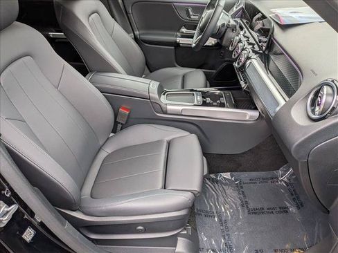 Used 2026 Mercedes-Benz GLB 250 image 20