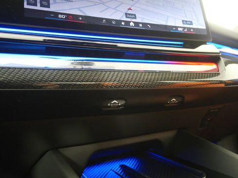 Certified 2025 BMW M5 w/ Carbon Package image 34