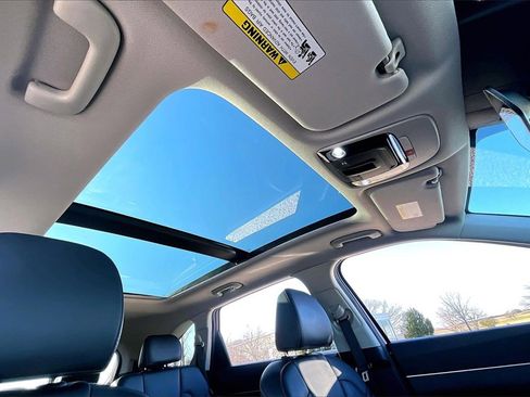 Certified 2025 Kia Sorento EX w/ Panoramic Sunroof Package image 17
