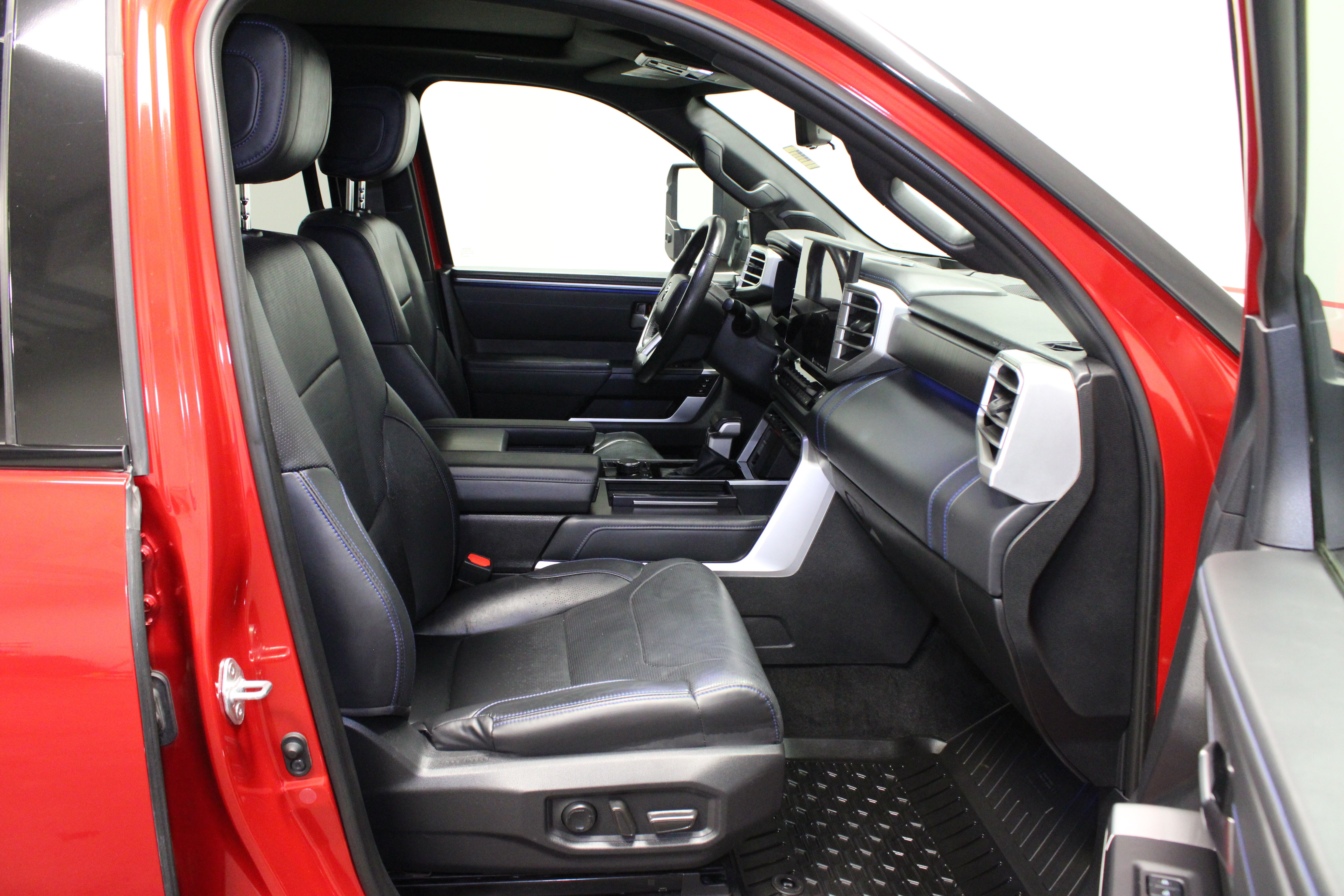 Used 2023 Toyota Tundra Platinum AWD/4WD image 16