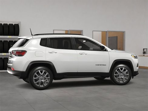 New 2024 Jeep Compass Latitude w/ Sun and Sound Group image 6