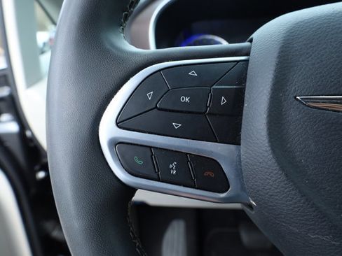 Used 2023 Chrysler Voyager LX FWD image 17