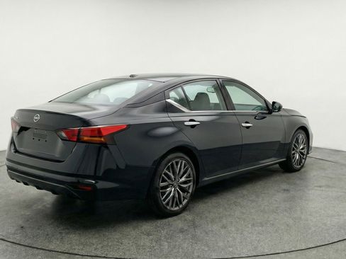 Used 2025 Nissan Altima 2.5 SV image 9