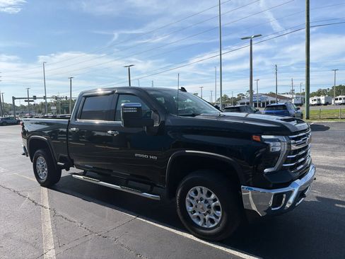 Used 2024 Chevrolet Silverado 2500 LTZ RWD image 7