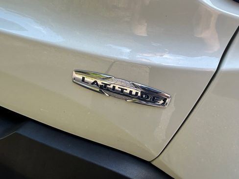 Used 2021 Jeep Renegade Latitude image 7