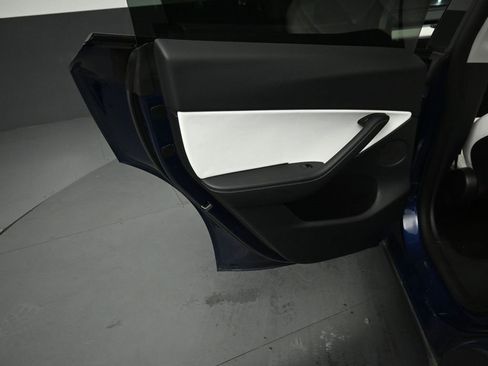 Used 2022 Tesla Model Y Long Range image 19
