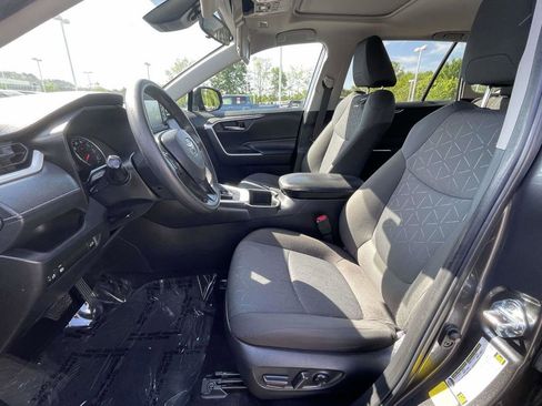 Used 2022 Toyota RAV4 XLE w/ Convenience Package FWD image 22