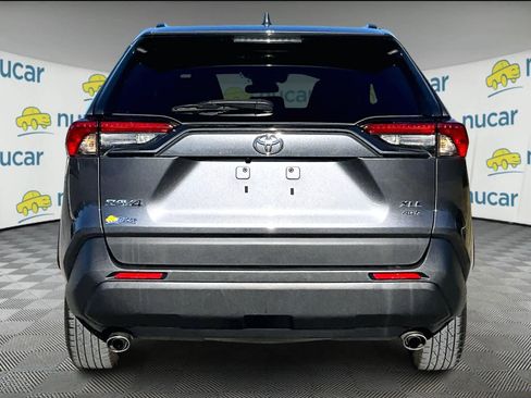 Used 2022 Toyota RAV4 XLE image 5
