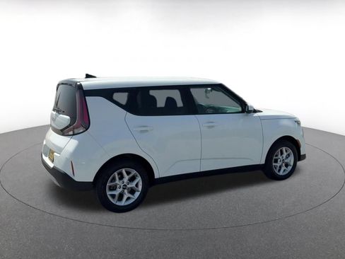 Used 2025 Kia Soul LX w/ LX Technology Package FWD image 15