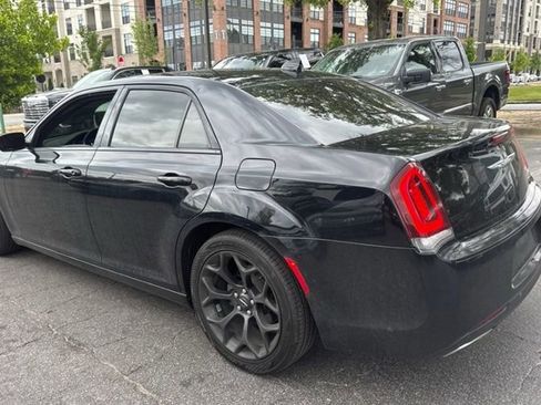 Used 2019 Chrysler 300 S RWD image 5