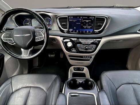 Used 2021 Chrysler Pacifica Touring-L FWD image 7