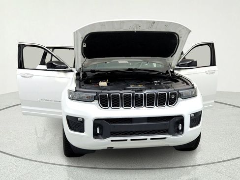 Used 2023 Jeep Grand Cherokee Overland w/ Adv Protech Group III AWD/4WD image 15