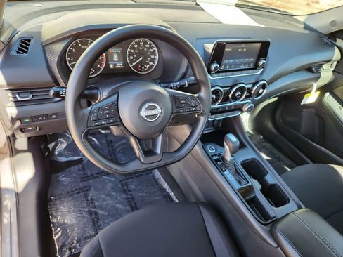 Used 2025 Nissan Sentra S image 9